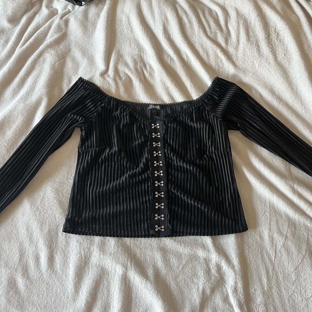 Widow off the shoulder velvet blouse